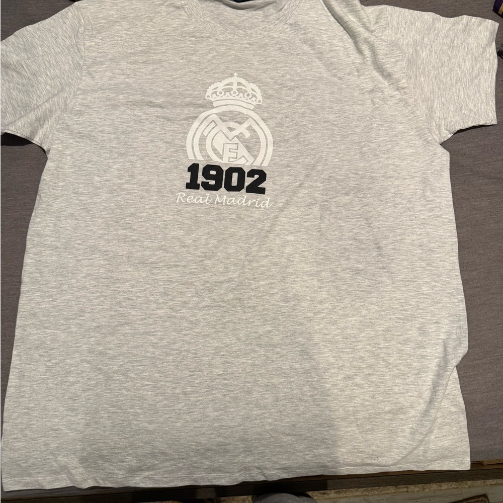 Real Madrid Official Soccer Gift Mens Crest T-Shirt